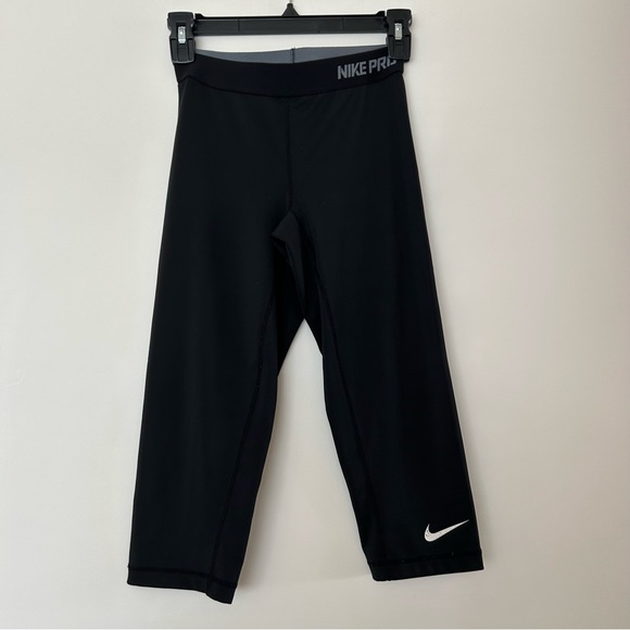 Women’s Nike Pro Capri Leggings - Picture 1 of 12